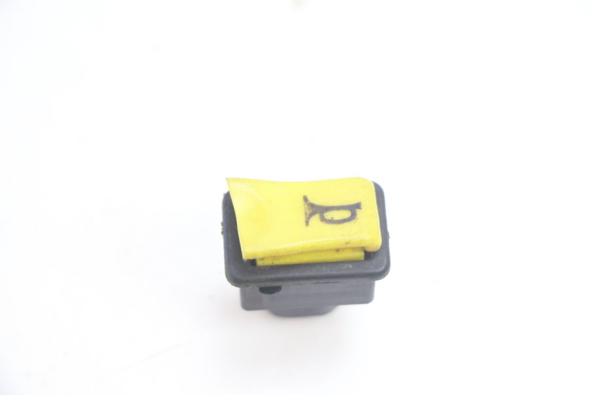 photo de HORN SWITCH PIAGGIO TYPHOON 50 (1993 - 1999) - Zoom on usage condition