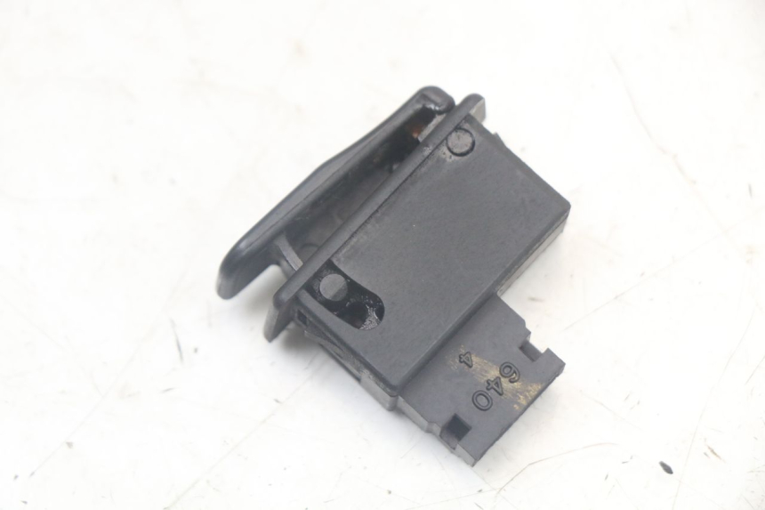 photo de HORN SWITCH YAMAHA XMAX X-MAX 125 (2006 - 2009) - Zoom on usage condition