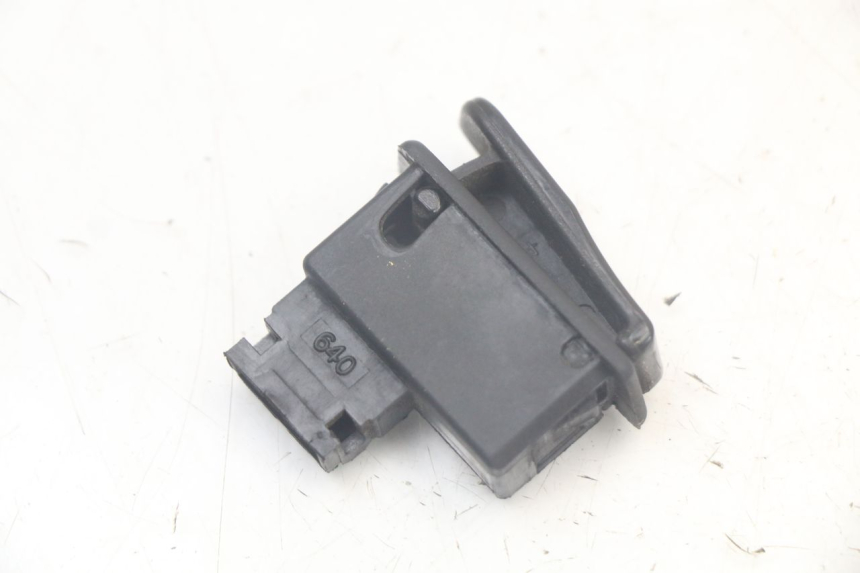 photo de HORN SWITCH YAMAHA XMAX X-MAX 125 (2006 - 2009) - Zoom on usage condition
