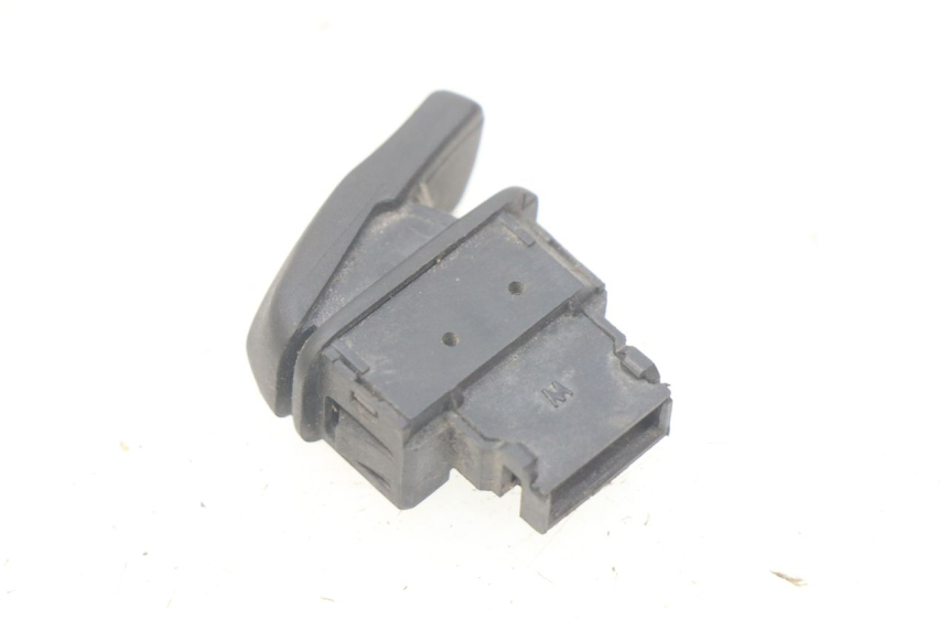 photo de HORN SWITCH PIAGGIO X7 125 (2007 - 2013) - Zoom on usage condition
