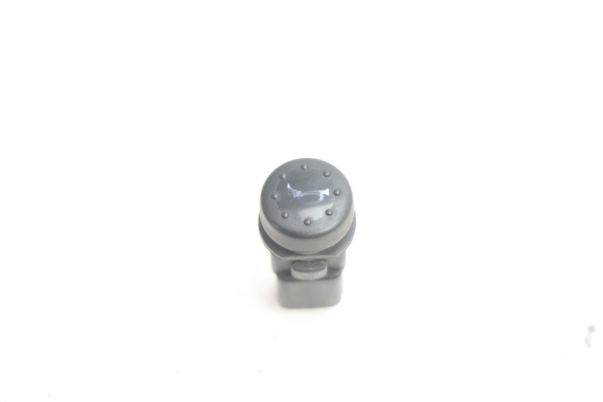 photo de HORN SWITCH PIAGGIO X8 STREET 125 (2006 - 2007) - Main view