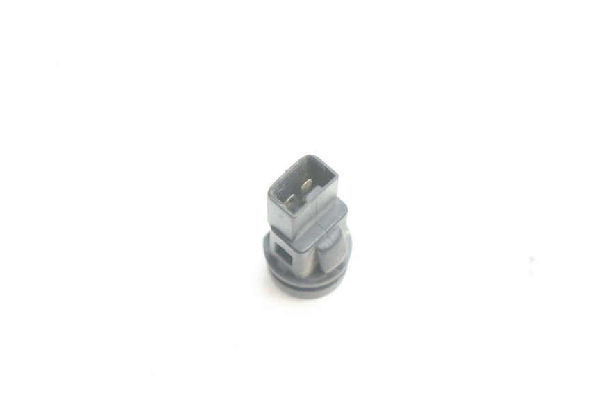 photo de HORN SWITCH PIAGGIO X8 STREET 125 (2006 - 2007) - Alternative perspective