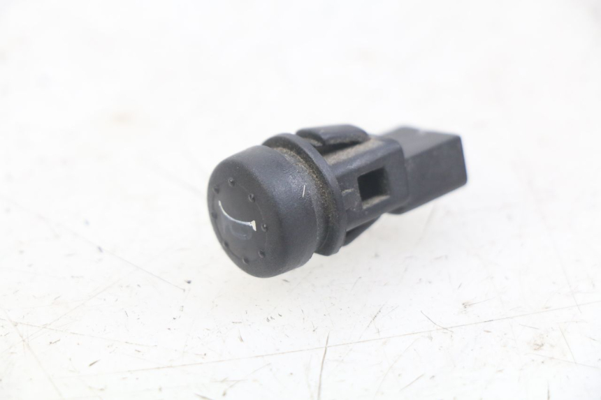 photo de HORN SWITCH PIAGGIO X9 125 (2000 - 2003) - Zoom on usage condition