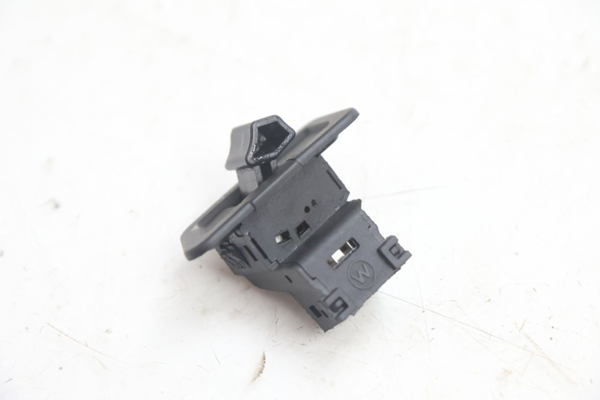 photo de HEADLIGHT SWITCH IMF INDUSTRIE NEW PACH 2T 50 (2014 - 2020) - Zoom on usage condition