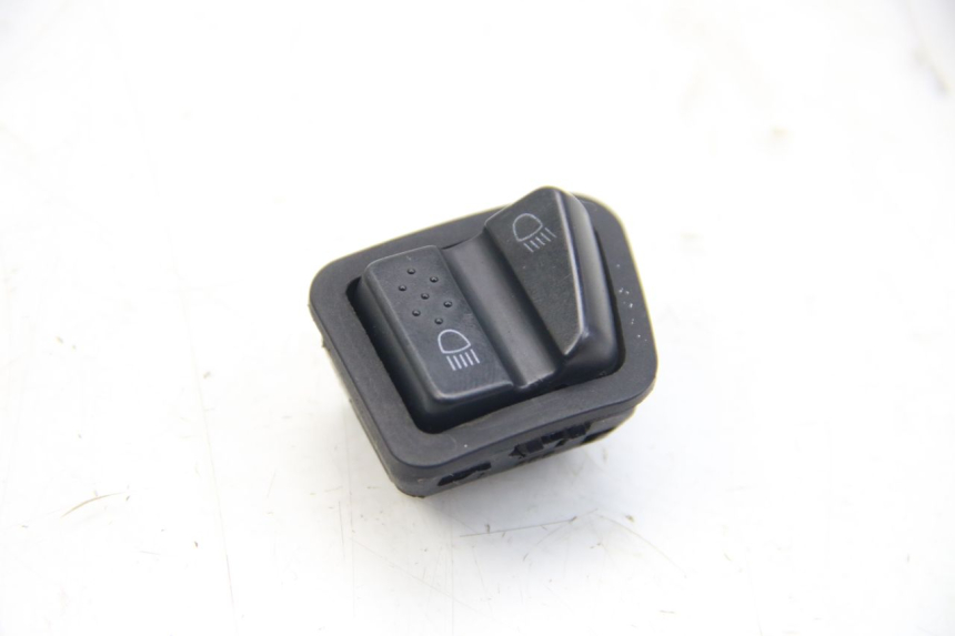 photo de HEADLIGHT HIGH BEAM SWITCH PIAGGIO BEVERLY 125 (2010 - 2015) - Main view