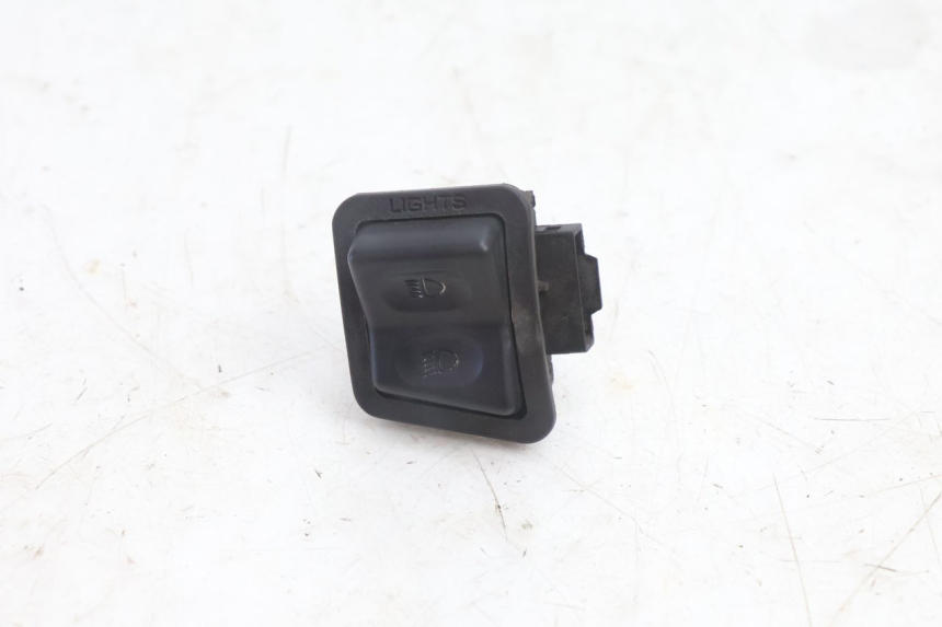 photo de HEADLIGHT HIGH BEAM SWITCH HONDA FES PANTHEON 2T 125 (1998 - 2002) - Zoom on usage condition