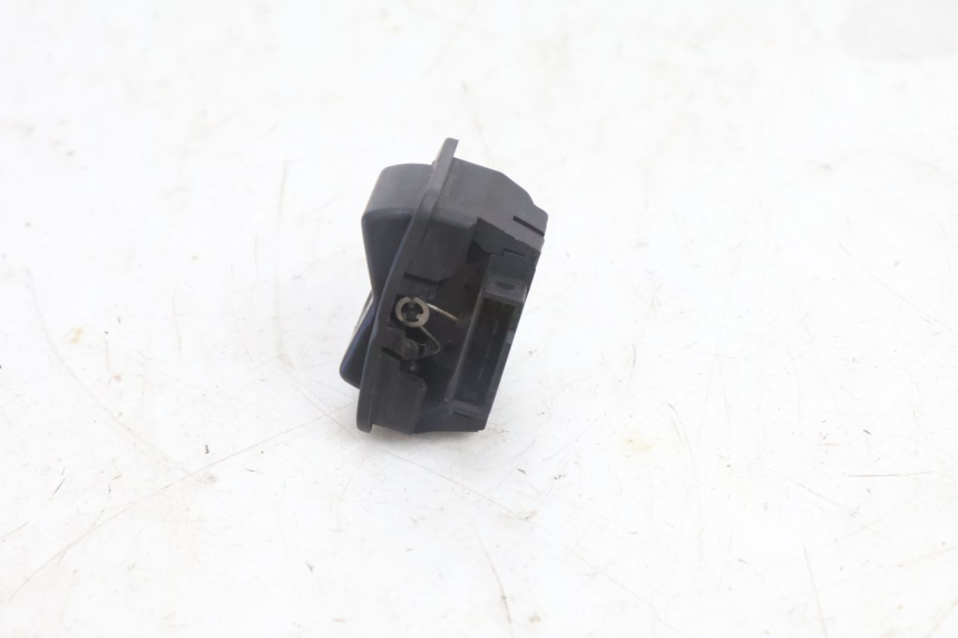 photo de HEADLIGHT HIGH BEAM SWITCH HONDA FES PANTHEON 2T 125 (1998 - 2002) - Technical close-up