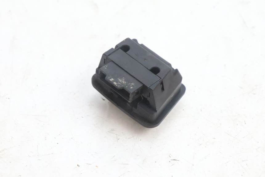 photo de HEADLIGHT HIGH BEAM SWITCH HONDA FES PANTHEON 125 (2003 - 2007) - Zoom on usage condition