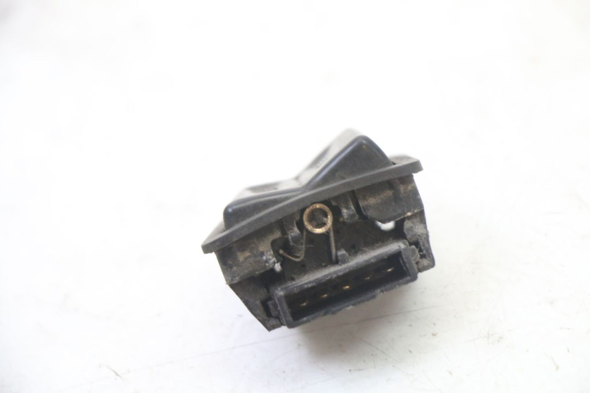 photo de HEADLIGHT HIGH BEAM SWITCH SYM FIDDLE 3 III 125 (2014 - 2020) - Zoom on usage condition