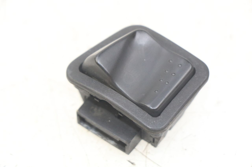 photo de HEADLIGHT HIGH BEAM SWITCH PIAGGIO FLY 2T 50 (2004 - 2017) - Main view