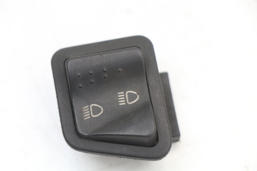 photo de HEADLIGHT HIGH BEAM SWITCH PIAGGIO FLY 2T 50 (2004 - 2017) - Component detail