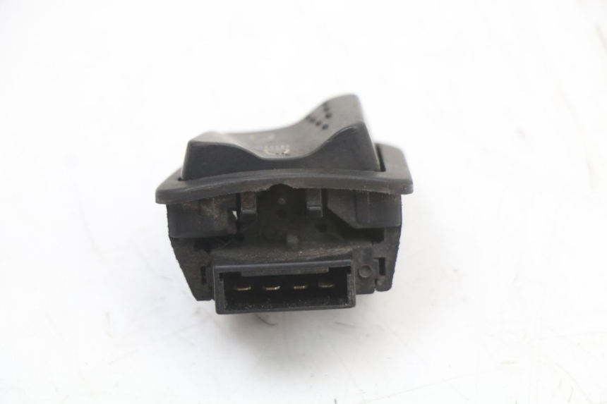 photo de HEADLIGHT HIGH BEAM SWITCH PIAGGIO FLY 2T 50 (2004 - 2017) - Zoom on usage condition