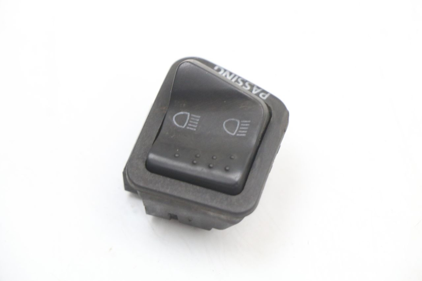 photo de HEADLIGHT SWITCH PIAGGIO LIBERTY 4T 50 (2018 - 2021) - Technical close-up