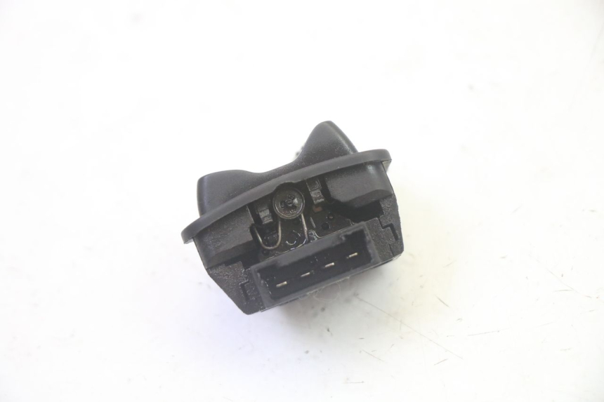 photo de HEADLIGHT SWITCH PIAGGIO MP3 LT 300 (2010 - 2016) - Zoom on usage condition