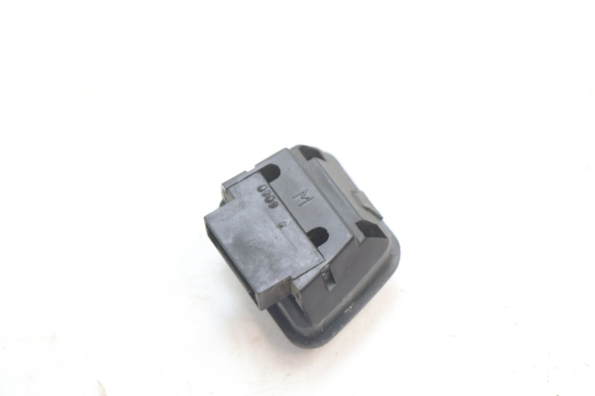 photo de HEADLIGHT SWITCH PIAGGIO MP3 LT 400 (2007 - 2012) - Alternative perspective