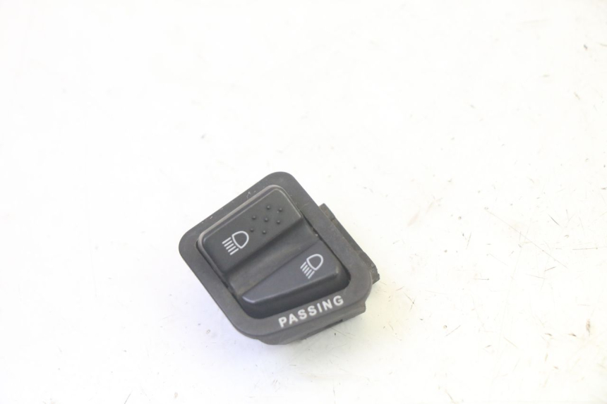 photo de HEADLIGHT HIGH BEAM SWITCH PIAGGIO MP3 RL 250 (2006 - 2010) - Main view