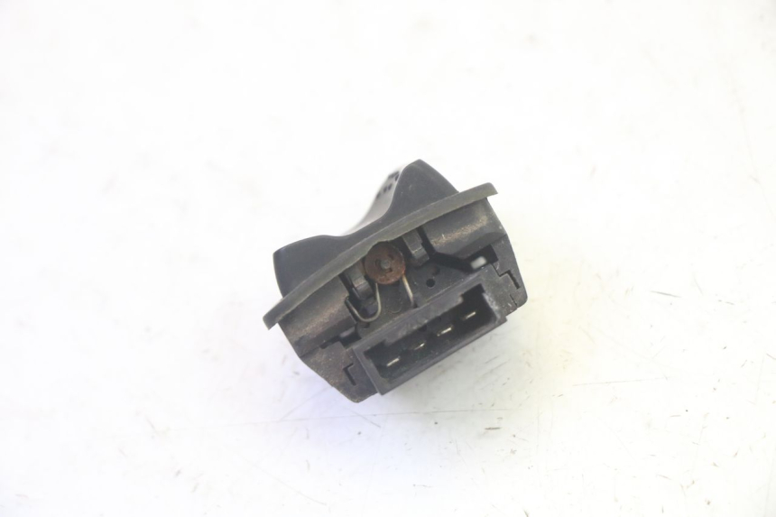 photo de HEADLIGHT HIGH BEAM SWITCH PIAGGIO MP3 RL 250 (2006 - 2010) - Zoom on usage condition