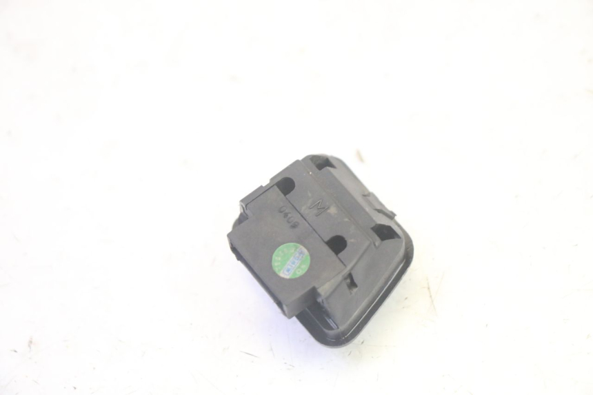 photo de HEADLIGHT HIGH BEAM SWITCH PIAGGIO MP3 RL 250 (2006 - 2010) - Zoom on usage condition