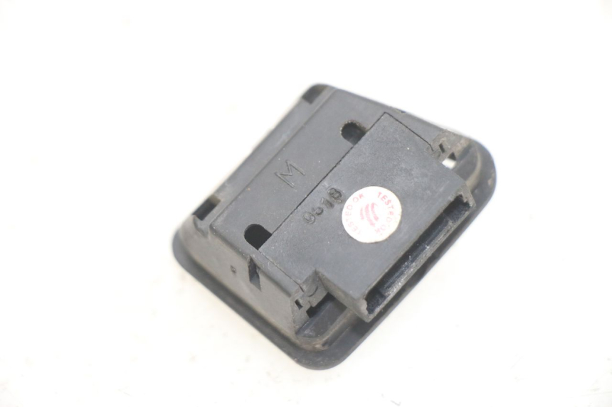 photo de HEADLIGHT HIGH BEAM SWITCH PIAGGIO NEW TYPHOON 50 (2018 - 2021) - Zoom on usage condition