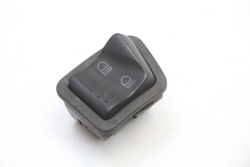 photo de HEADLIGHT HIGH BEAM SWITCH PIAGGIO NEW TYPHOON 50 (2018 - 2021) - Zoom on usage condition