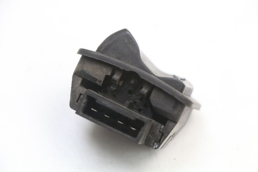 photo de HEADLIGHT HIGH BEAM SWITCH PIAGGIO NEW TYPHOON 50 (2018 - 2021) - Technical close-up
