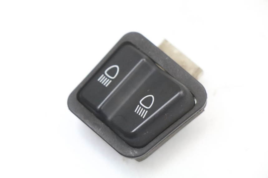 photo de HEADLIGHT HIGH BEAM SWITCH HONDA NHX LEAD 110 (2008 - 2010) - Zoom on usage condition