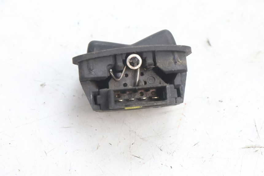 photo de HEADLIGHT HIGH BEAM SWITCH SYM ORBIT 2 4T 50 (2008 - 2017) - Zoom on usage condition