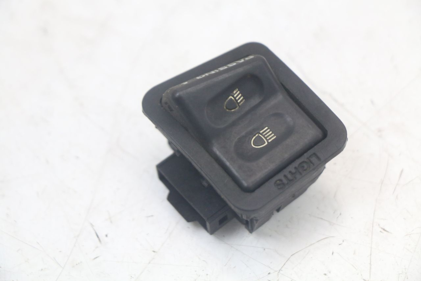 photo de HEADLIGHT HIGH BEAM SWITCH SYM ORBIT III 3 4T 50 (2018 - 2021) - Component detail