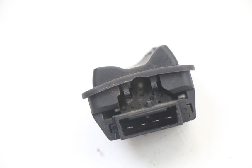 photo de HEADLIGHT SWITCH PIAGGIO NRG POWER PUREJET 50 (2018 - 2021) - Zoom on usage condition