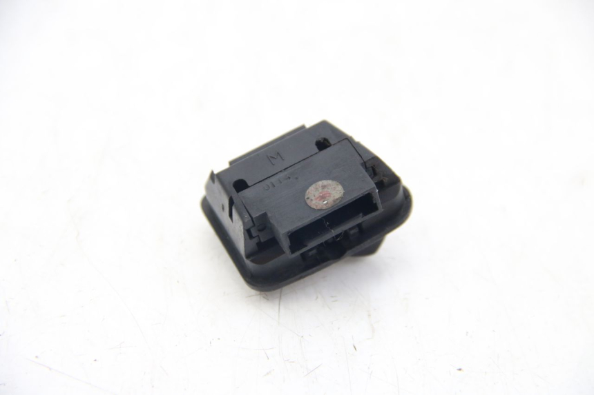 photo de HEADLIGHT HIGH BEAM SWITCH GILERA RUNNER SP 50 (2009 - 2017) - Alternative perspective