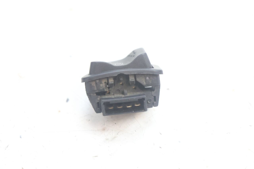 photo de HEADLIGHT HIGH BEAM SWITCH APRILIA SR 2T 50 (2012 - 2017) - Zoom on usage condition