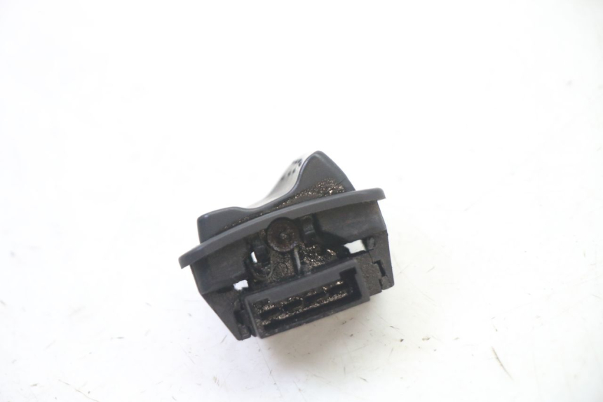 photo de HEADLIGHT SWITCH PIAGGIO SUPER LX 125 (2000 - 2003) - Zoom on usage condition