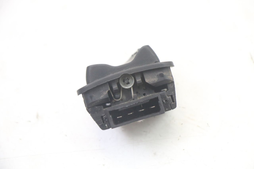 photo de HEADLIGHT HIGH BEAM SWITCH APRILIA SXR 50 (2021 - 2023) - Zoom on usage condition