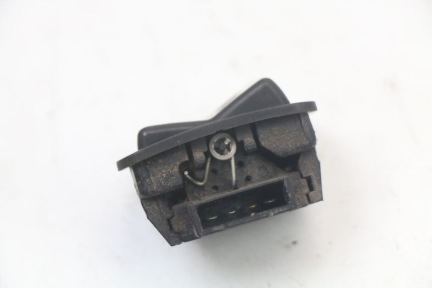 photo de HEADLIGHT SWITCH SYM ORBIT 2 4T 50 (2018 - 2022) - Zoom on usage condition