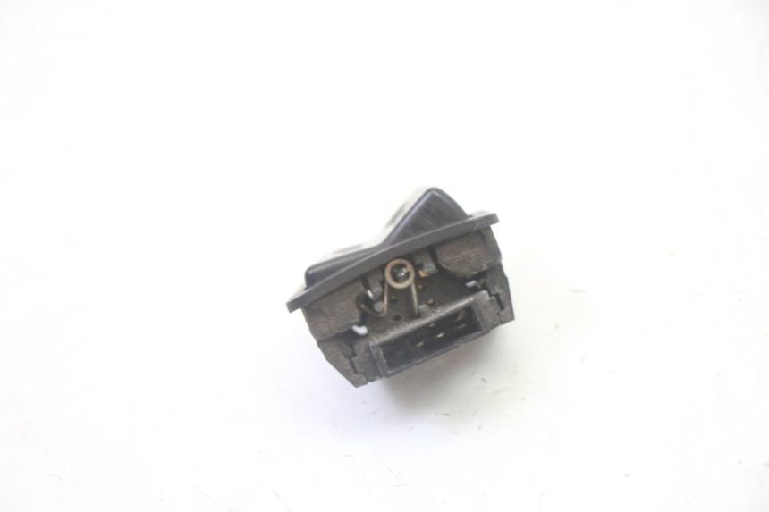 photo de HEADLIGHT HIGH BEAM SWITCH PEUGEOT TWEET 4T 50 (2018 - 2022) - Zoom on usage condition