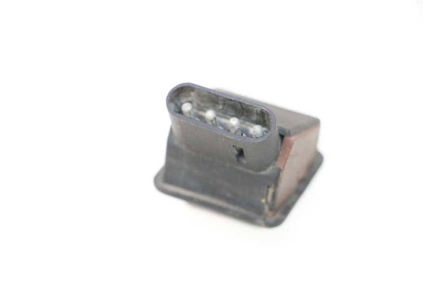 photo de HEADLIGHT SWITCH PIAGGIO TYPHOON 50 (2000 - 2009) - Zoom on usage condition