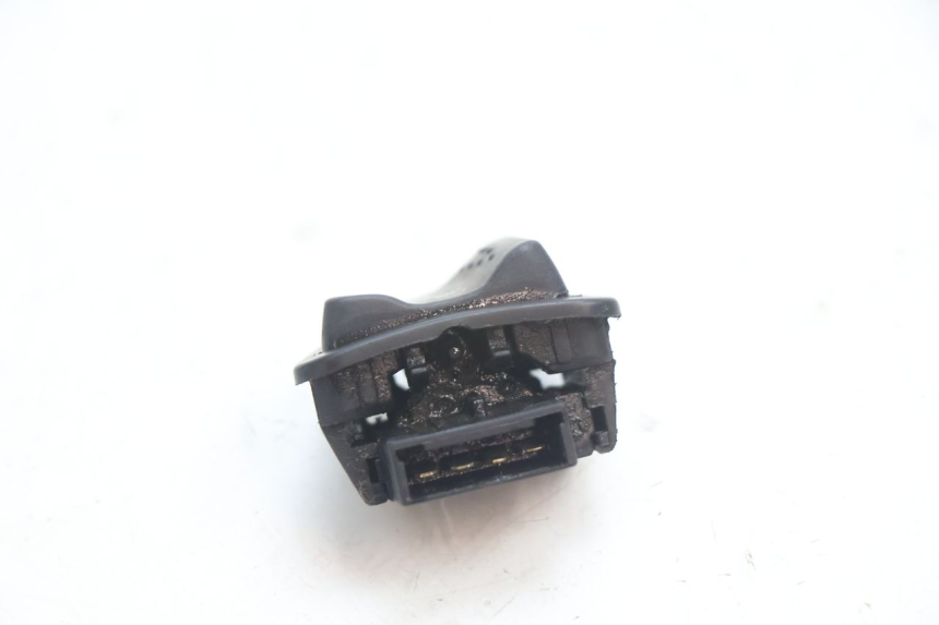 photo de HEADLIGHT SWITCH PIAGGIO TYPHOON 50 (2000 - 2009) - Alternative perspective