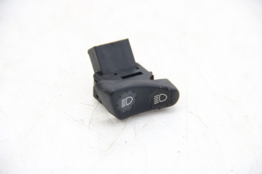 photo de HEADLIGHT HIGH BEAM SWITCH PIAGGIO VESPA GTS SUPER IE 125 (2009 - 2016) - Main view