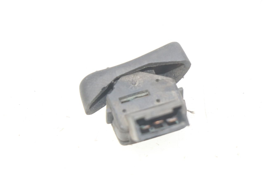 photo de HEADLIGHT HIGH BEAM SWITCH PIAGGIO VESPA LX 125 (2005 - 2010) - Zoom on usage condition