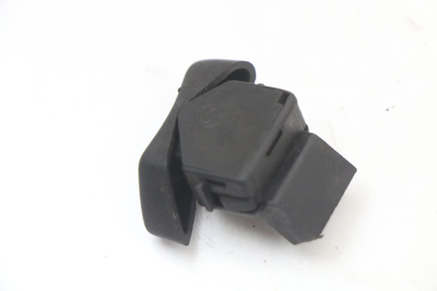 photo de HEADLIGHT HIGH BEAM SWITCH PIAGGIO VESPA LX 125 (2005 - 2010) - Zoom on usage condition