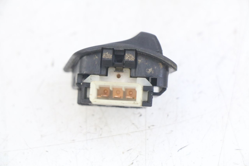 photo de HEADLIGHT HIGH BEAM SWITCH HONDA VISION NSC R 50 (2013 - 2015) - Zoom on usage condition