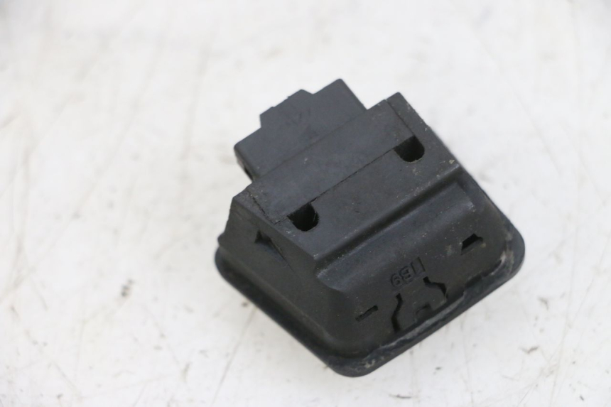 photo de HEADLIGHT HIGH BEAM SWITCH YAMAHA XMAX X-MAX 125 (2006 - 2009) - Zoom on usage condition