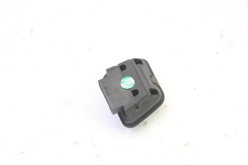 photo de HEADLIGHT HIGH BEAM SWITCH PIAGGIO X9 EVOLUTION 125 (2003 - 2007) - Alternative perspective