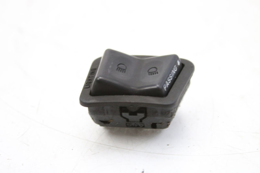 photo de HEADLIGHT HIGH BEAM SWITCH YAMAHA XMAX X-MAX 125 (2006 - 2009) - Alternative perspective