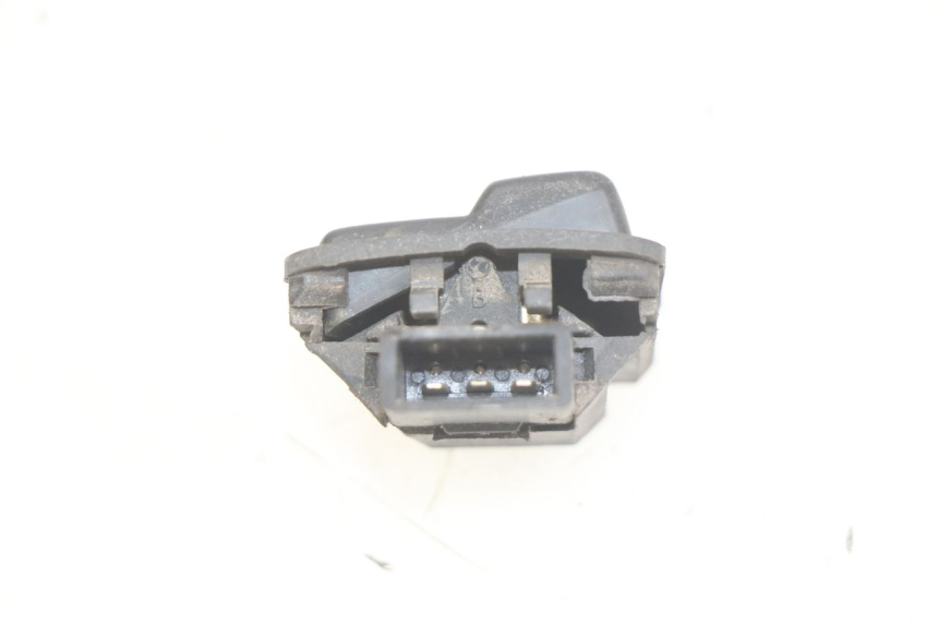 photo de HEADLIGHT HIGH BEAM SWITCH YIYING YY125T 125 (2006 - 2014) - Zoom on usage condition