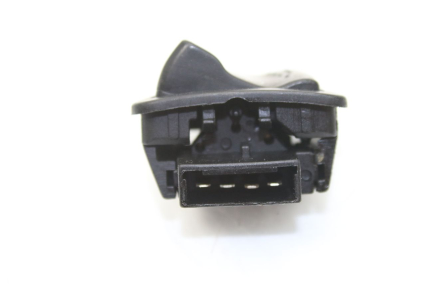 photo de HEADLIGHT HIGH BEAM SWITCH PIAGGIO ZIP 2T 50 (2009 - 2019) - Zoom on usage condition