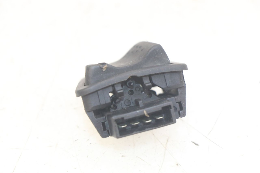 photo de HEADLIGHT HIGH BEAM SWITCH PIAGGIO ZIP 2T 50 (2009 - 2019) - Zoom on usage condition