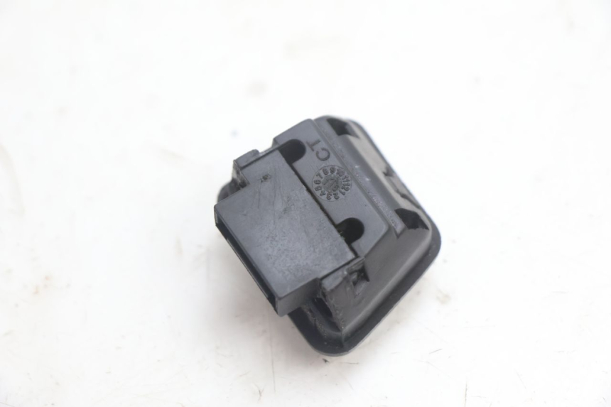 photo de HEADLIGHT HIGH BEAM SWITCH PIAGGIO ZIP 2T 50 (2009 - 2019) - Zoom on usage condition