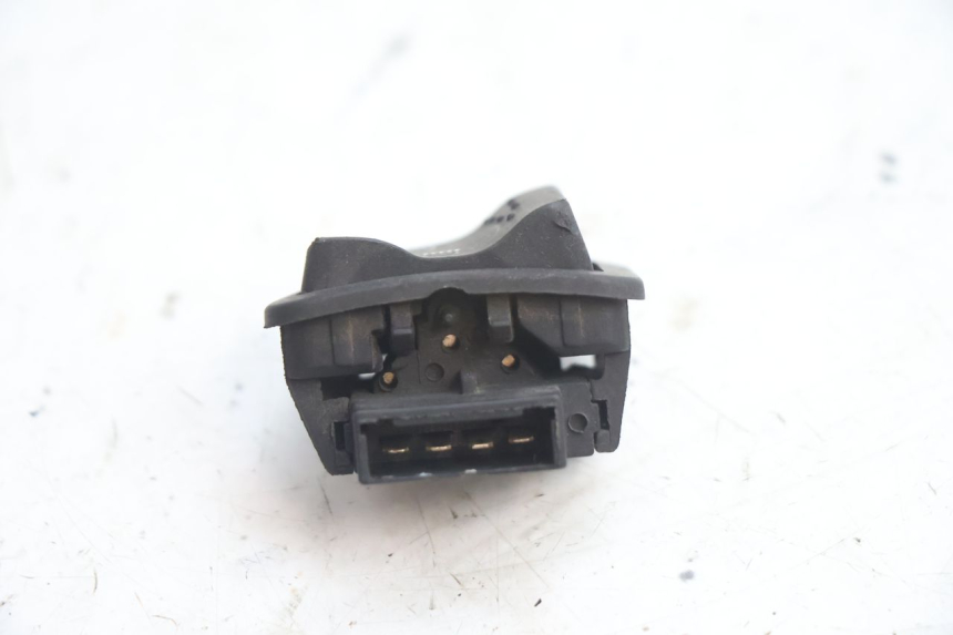 photo de HEADLIGHT HIGH BEAM SWITCH PIAGGIO ZIP 2T 50 (2009 - 2019) - Zoom on usage condition