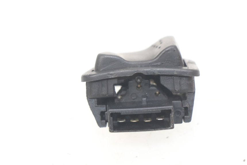 photo de HEADLIGHT HIGH BEAM SWITCH PIAGGIO ZIP 4T 50 (2018 - 2020) - Zoom on usage condition